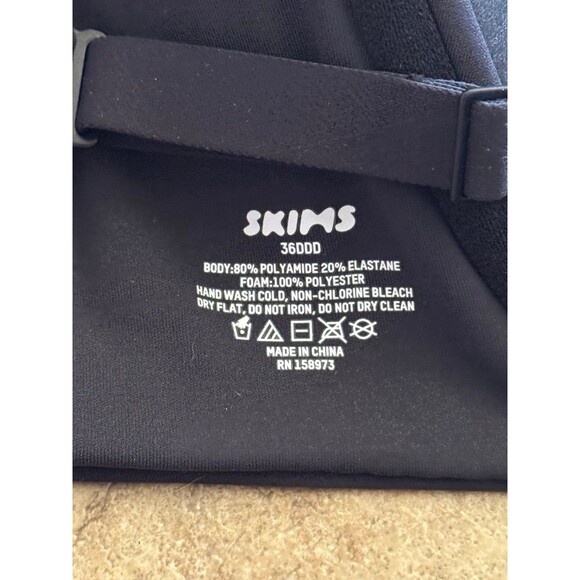 Skims Fits Everybody Plunge Bra Onyx Size 36DDD - Picture 9 of 10